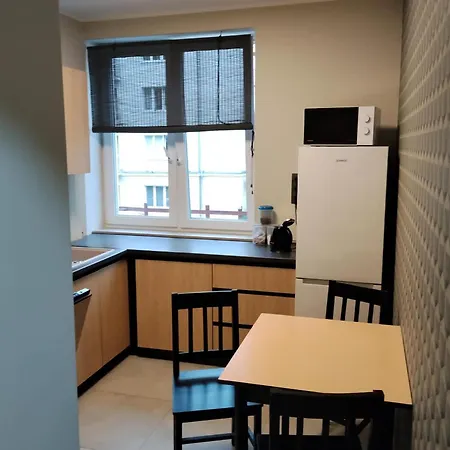 Apartmán Dwa Kuchnia Lazienka W Cichym Centrum Miasta Z Wewnetrznym Parkingiem Samodzielne Zameldowanie O Dowolnej Porze