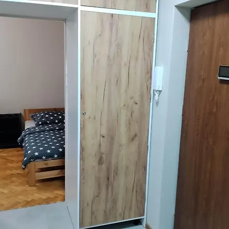 Dwa Kuchnia Lazienka W Cichym Centrum Miasta Z Wewnetrznym Parkingiem Samodzielne Zameldowanie O Dowolnej Porze Štetín
